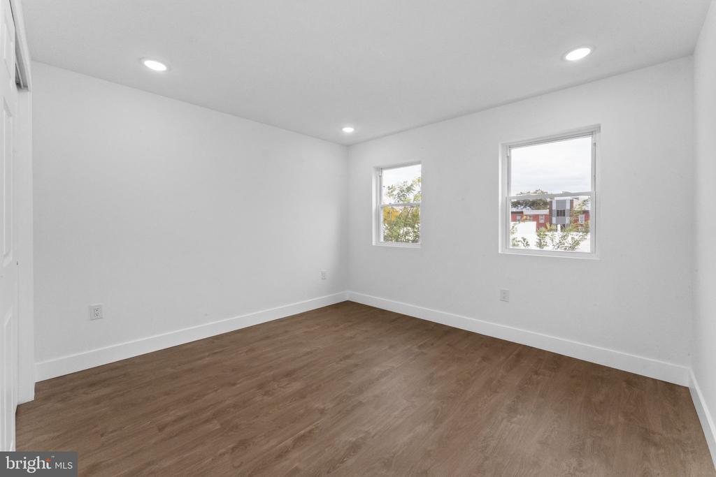 2033 N 9TH STREET