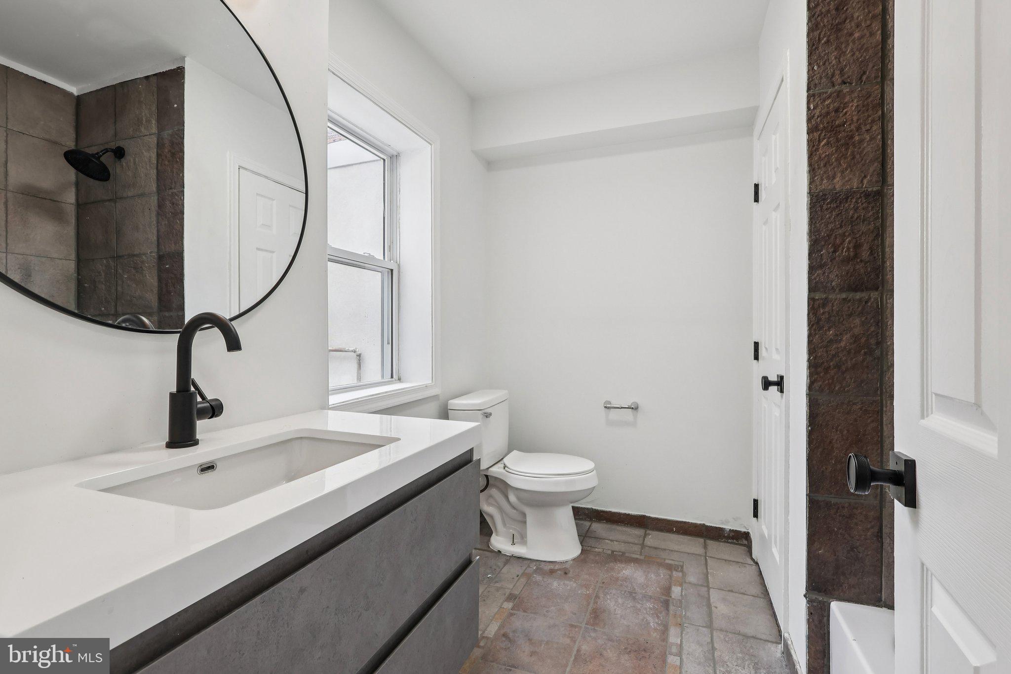 1302 N LAWRENCE STREET