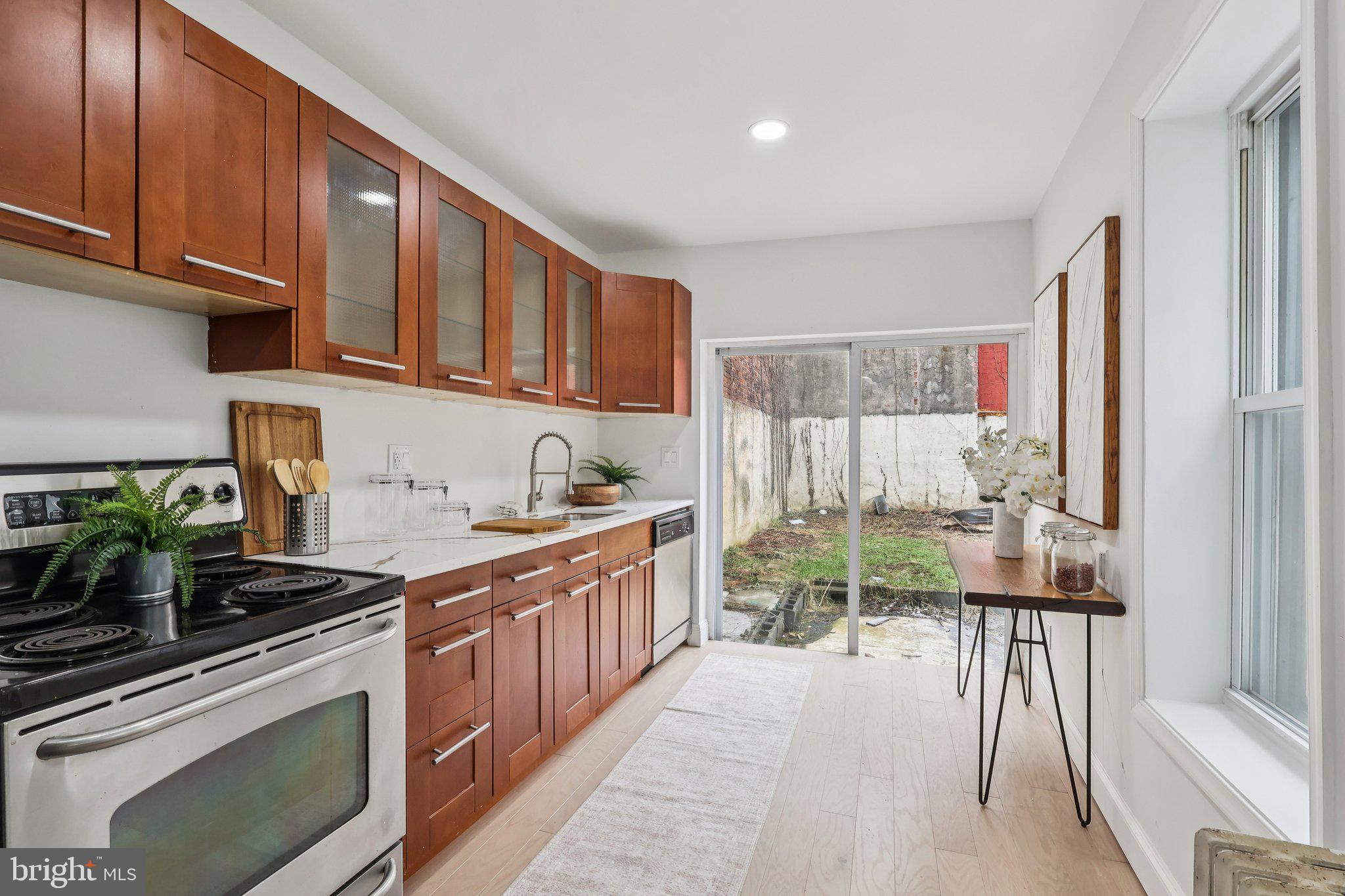 1302 N LAWRENCE STREET