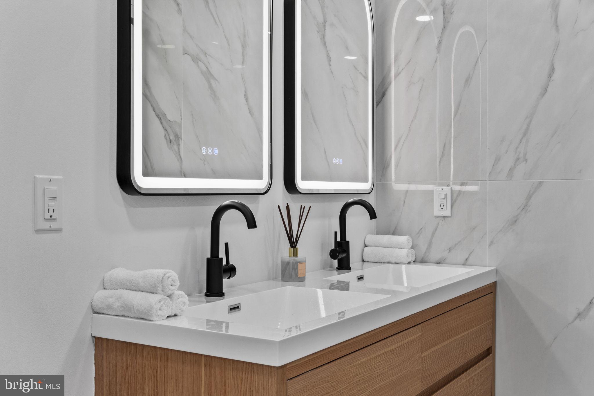 1302 N LAWRENCE STREET