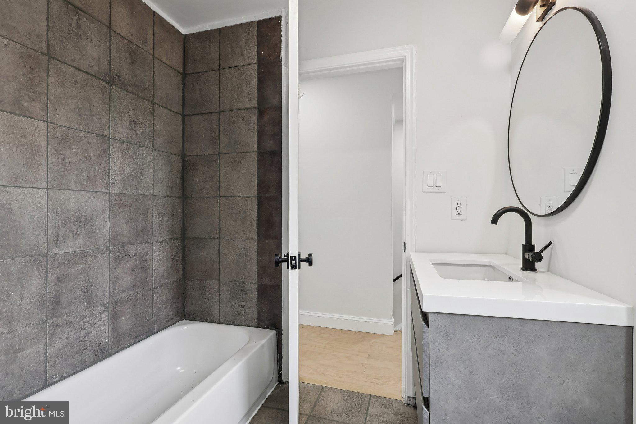 1302 N LAWRENCE STREET