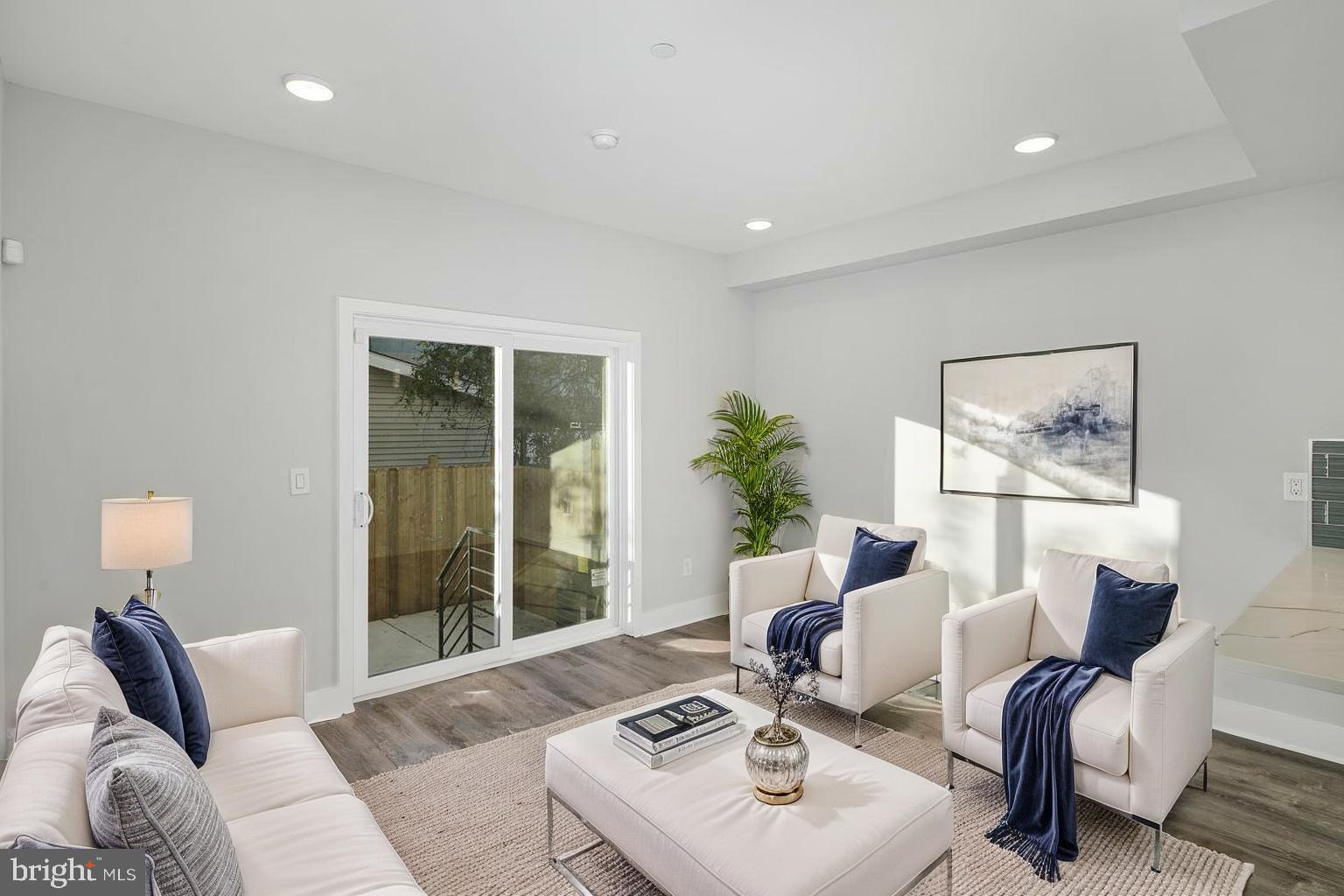 1302 N MARSHALL STREET