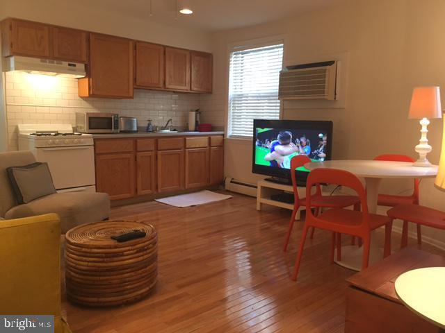 923 SPRUCE STREET 1R