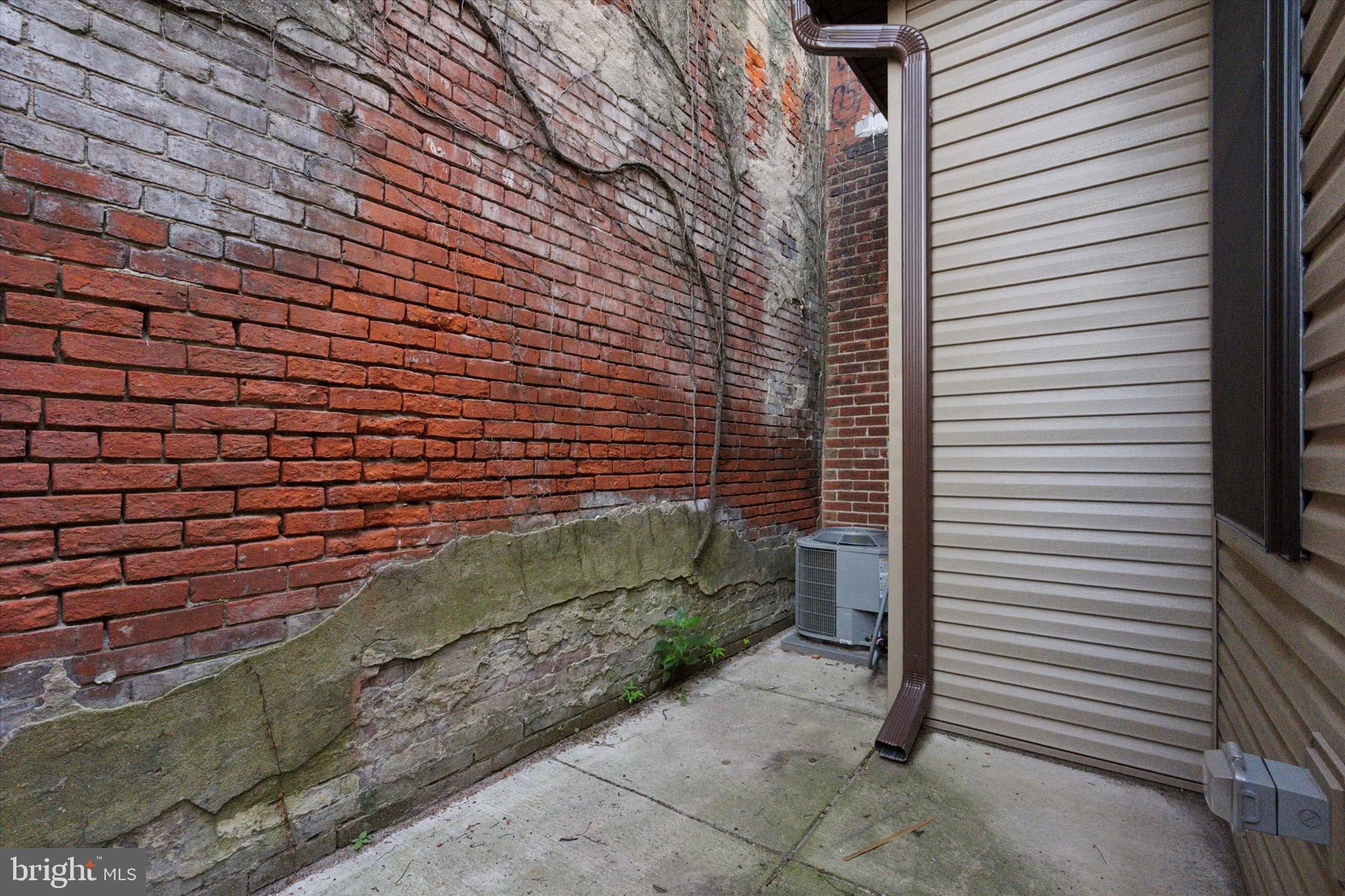 1438 TASKER STREET 1