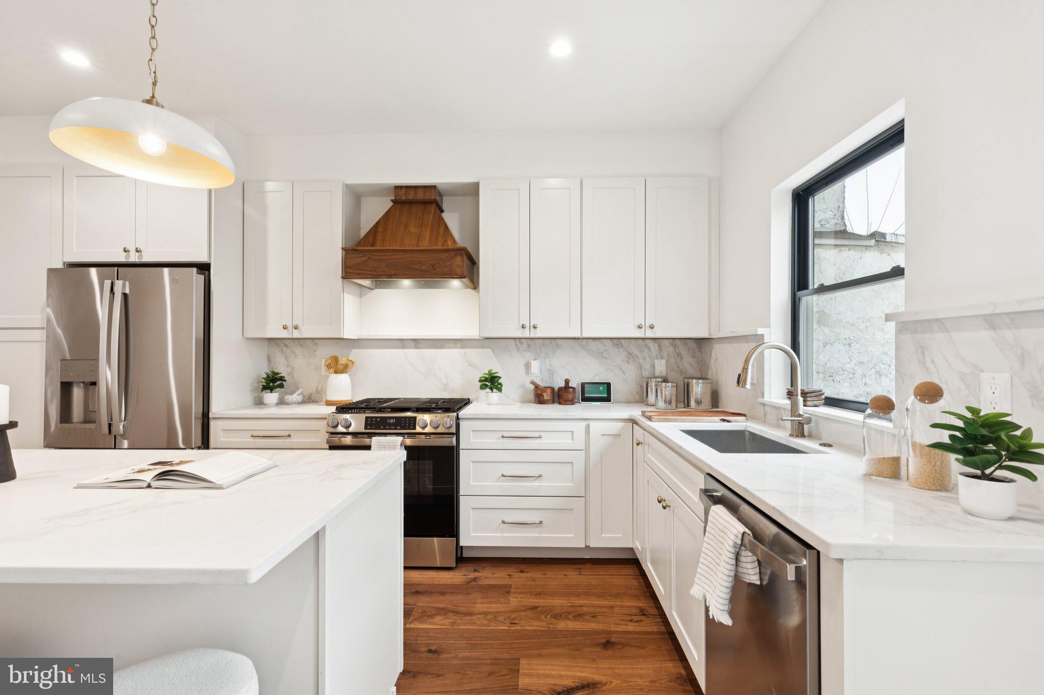 2316 DICKINSON STREET