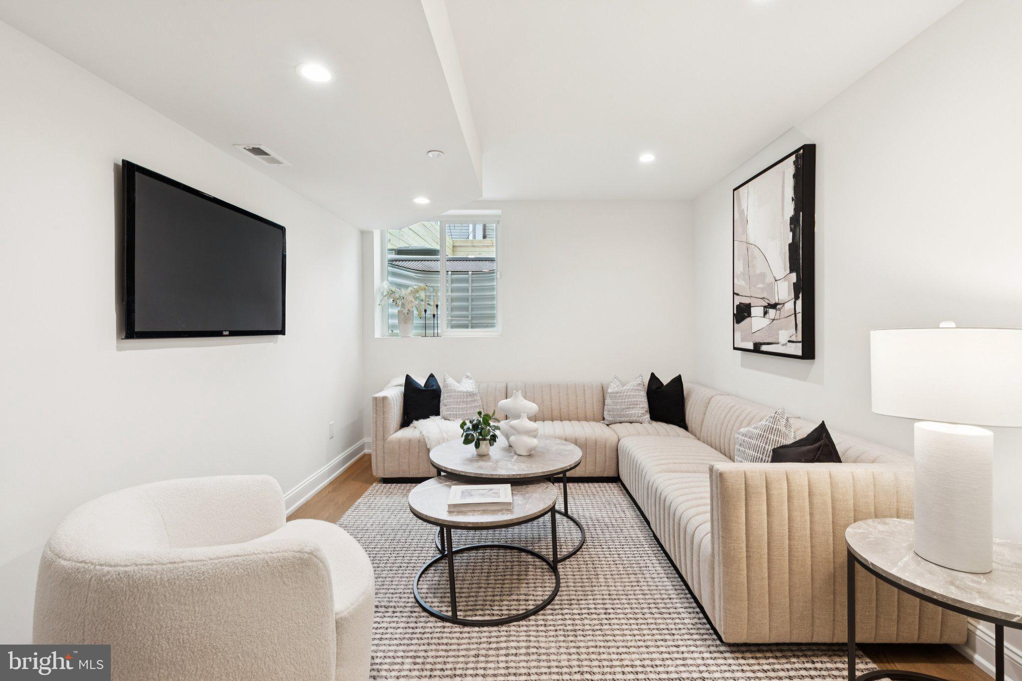 2316 DICKINSON STREET