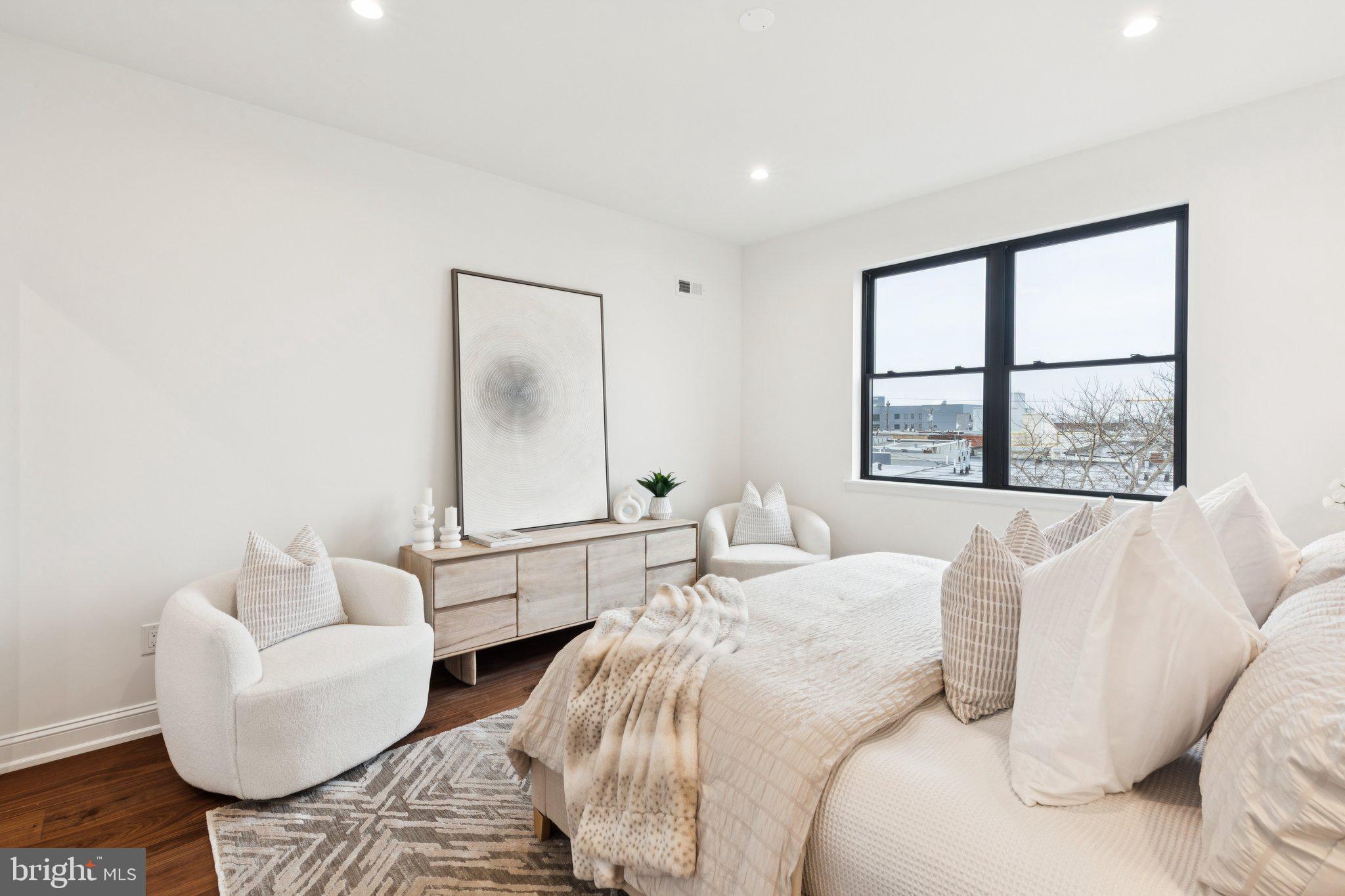 2316 DICKINSON STREET