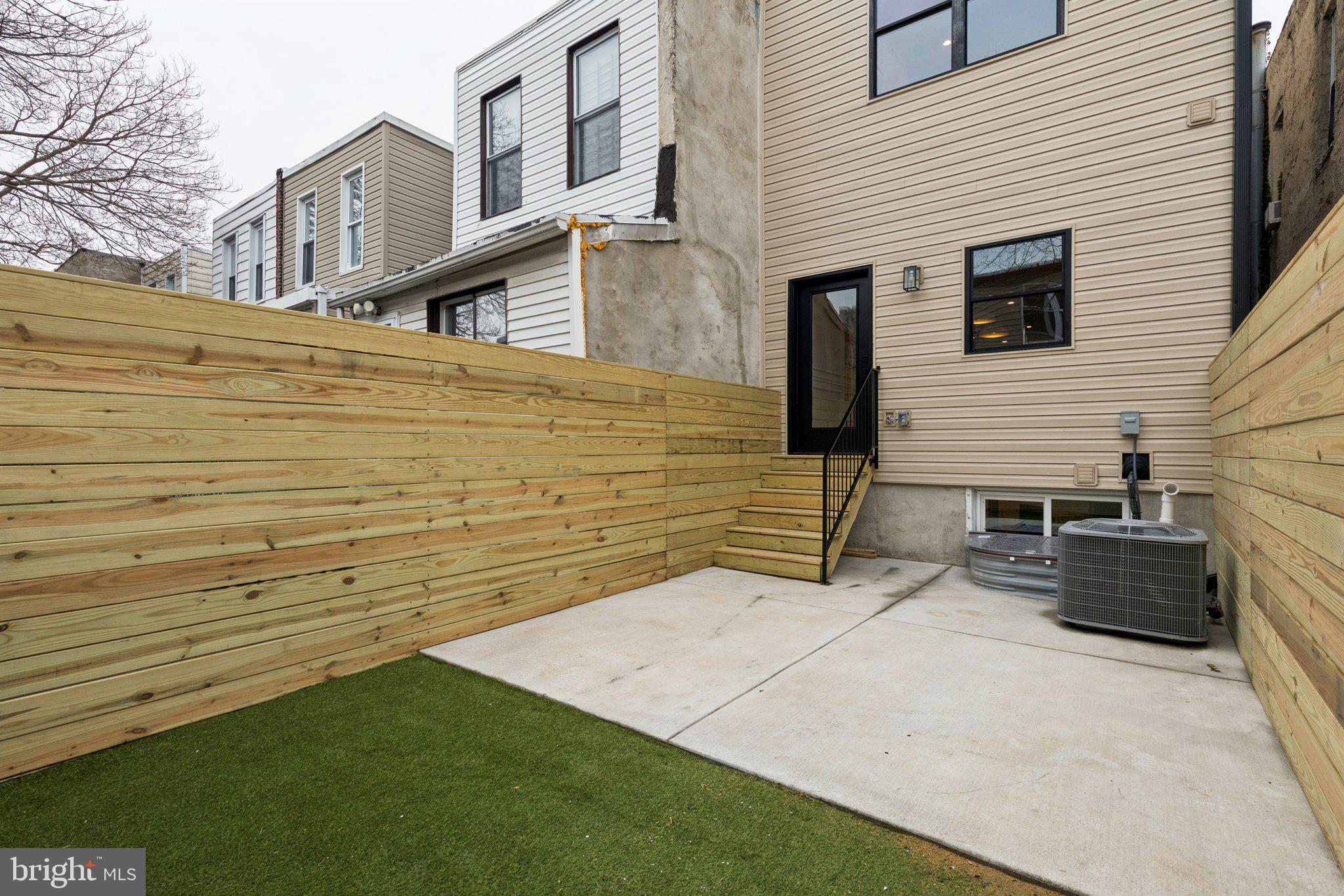 2316 DICKINSON STREET