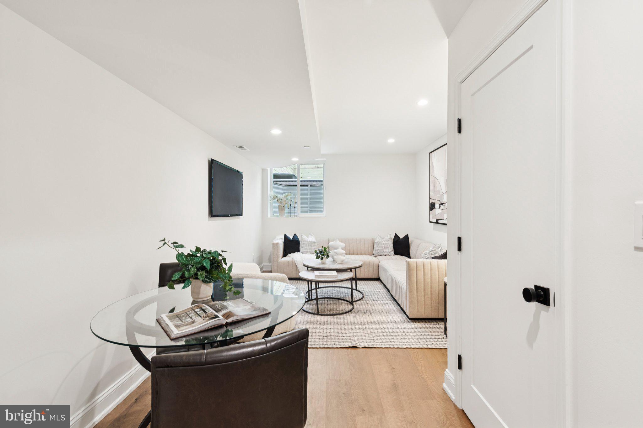 2316 DICKINSON STREET