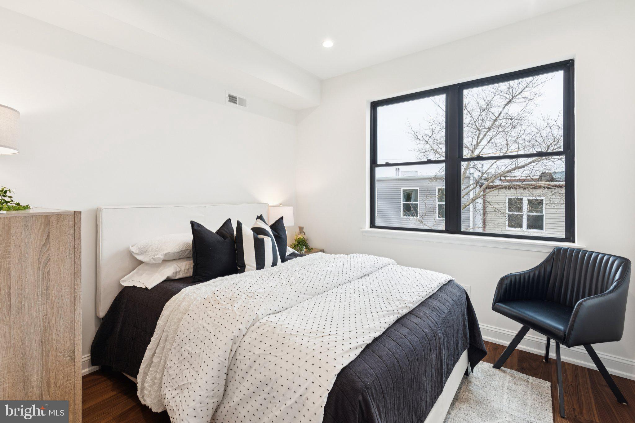 2316 DICKINSON STREET