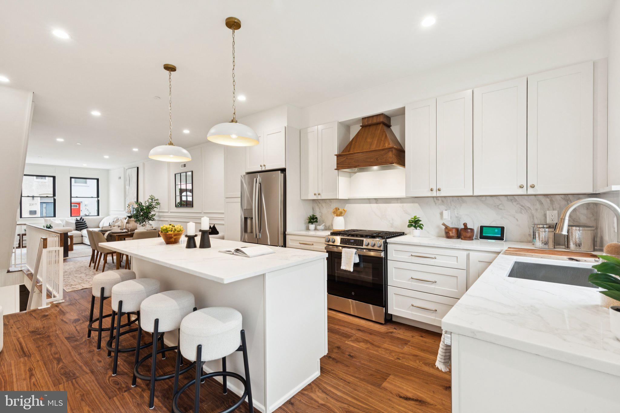 2316 DICKINSON STREET