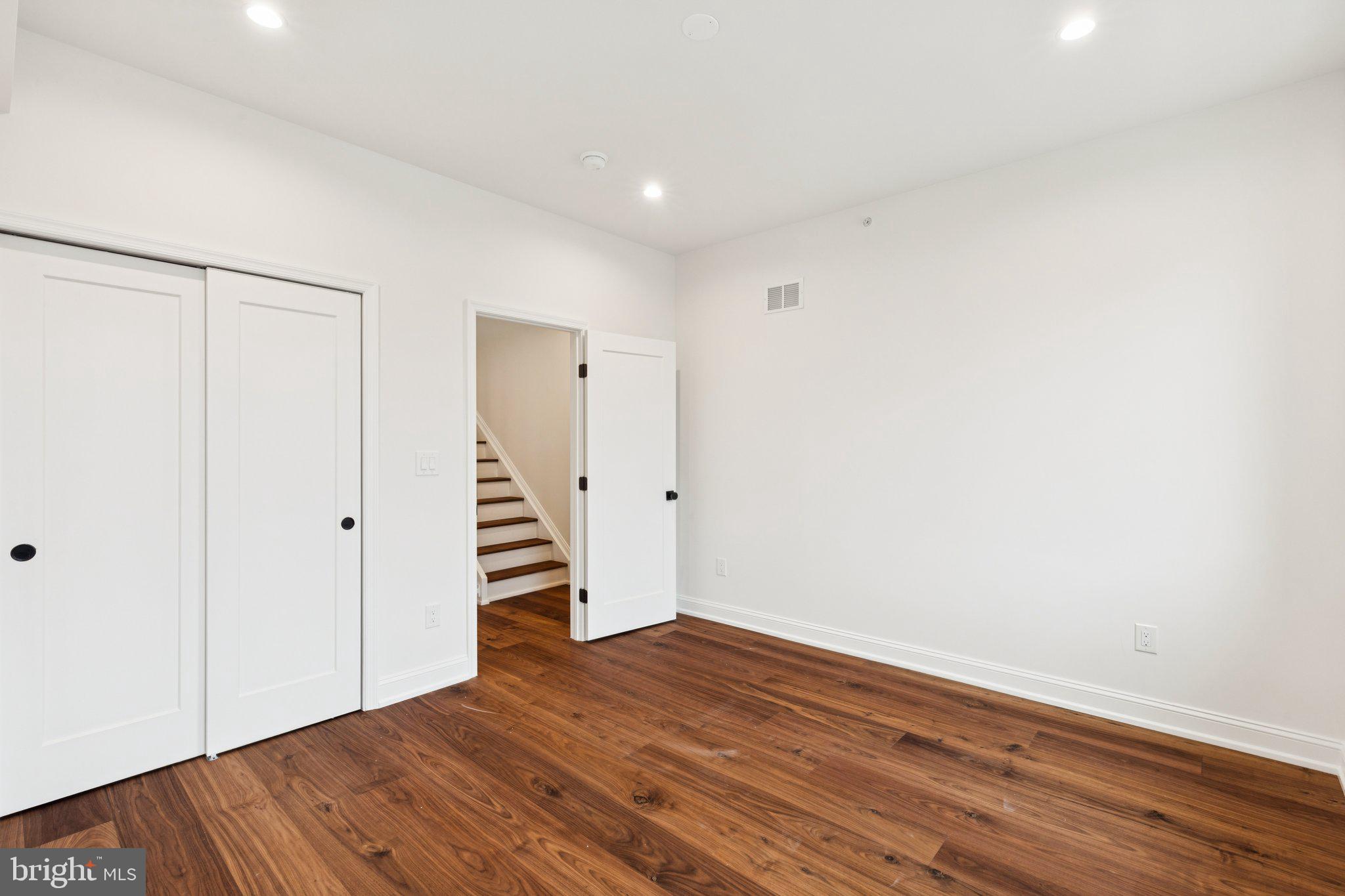 2316 DICKINSON STREET