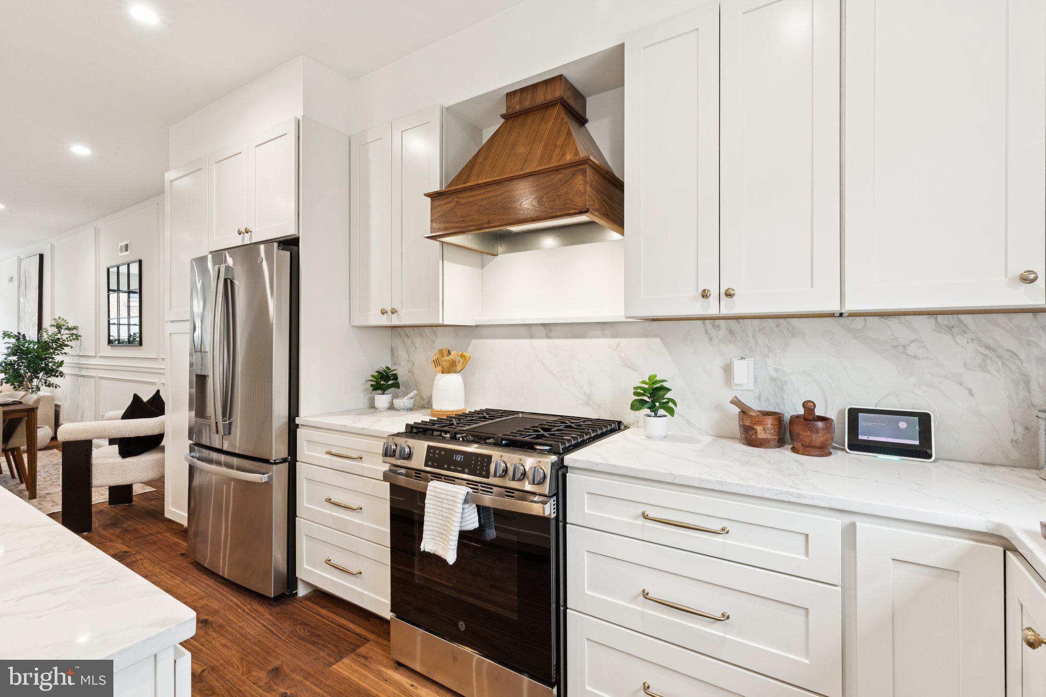 2316 DICKINSON STREET