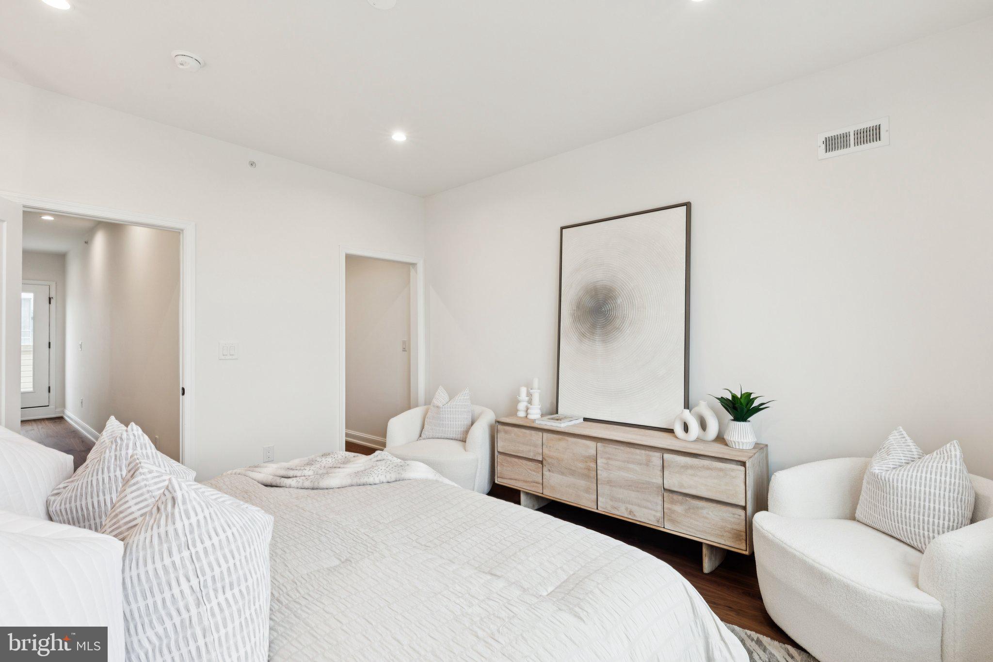 2316 DICKINSON STREET