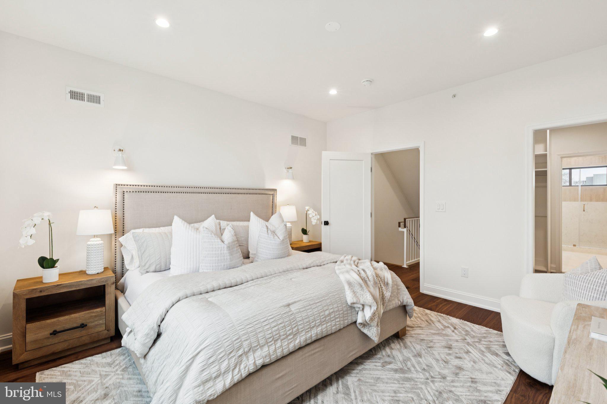 2316 DICKINSON STREET