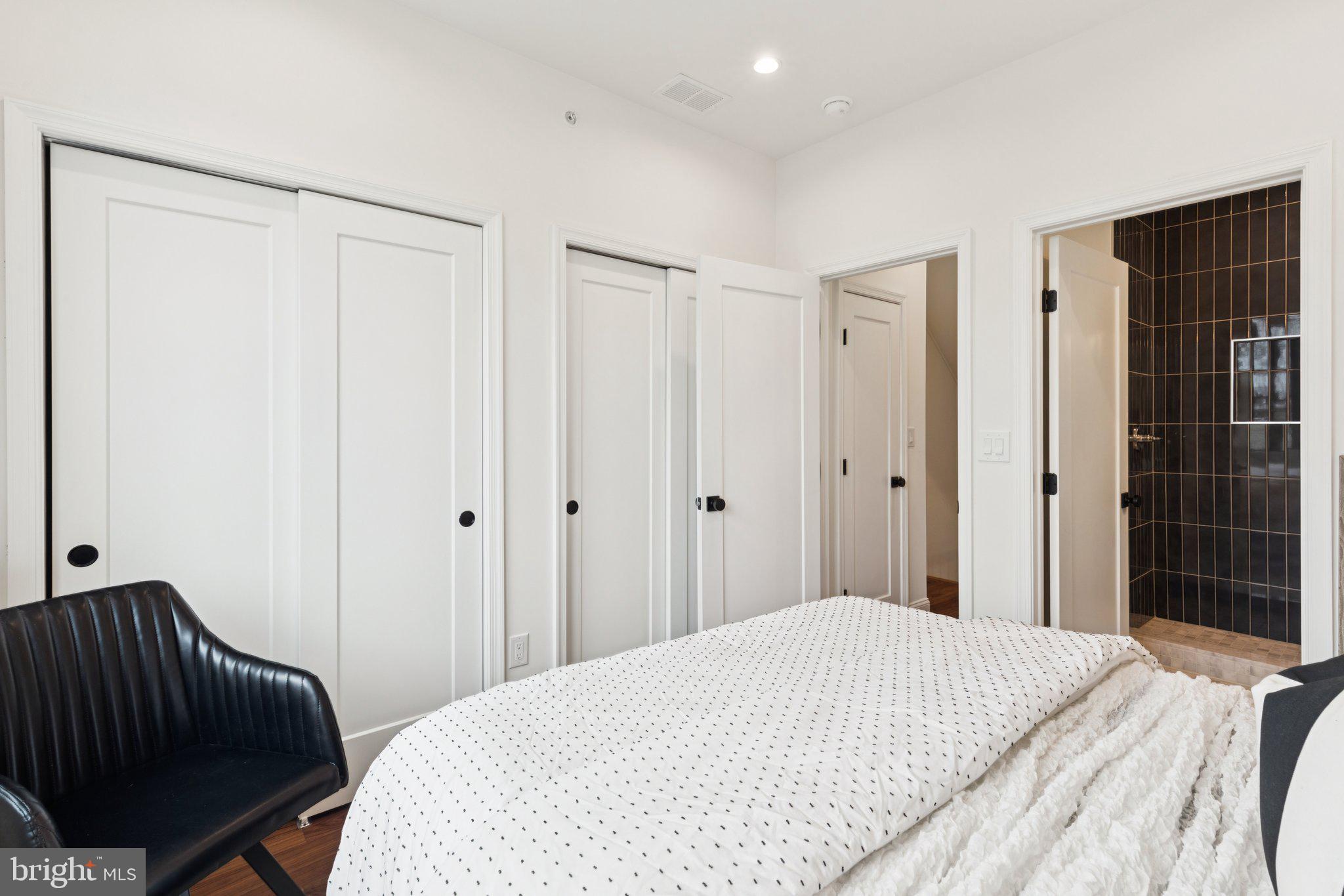 2316 DICKINSON STREET