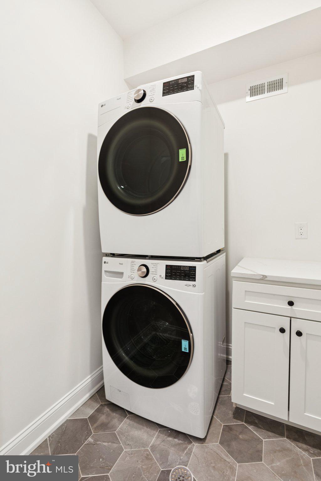 2316 DICKINSON STREET