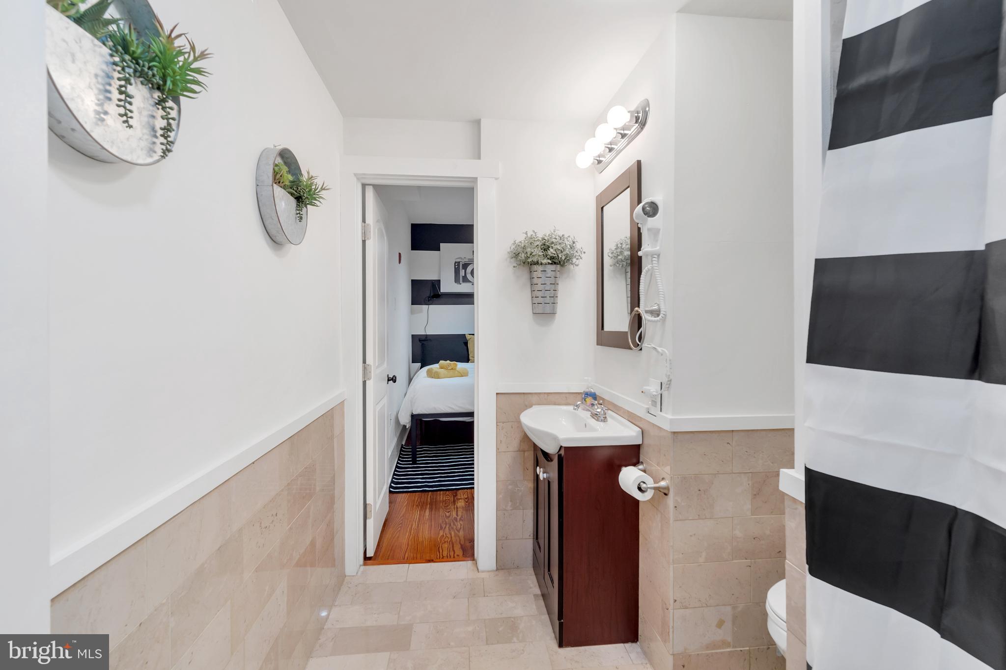 2134 LOCUST STREET 1F