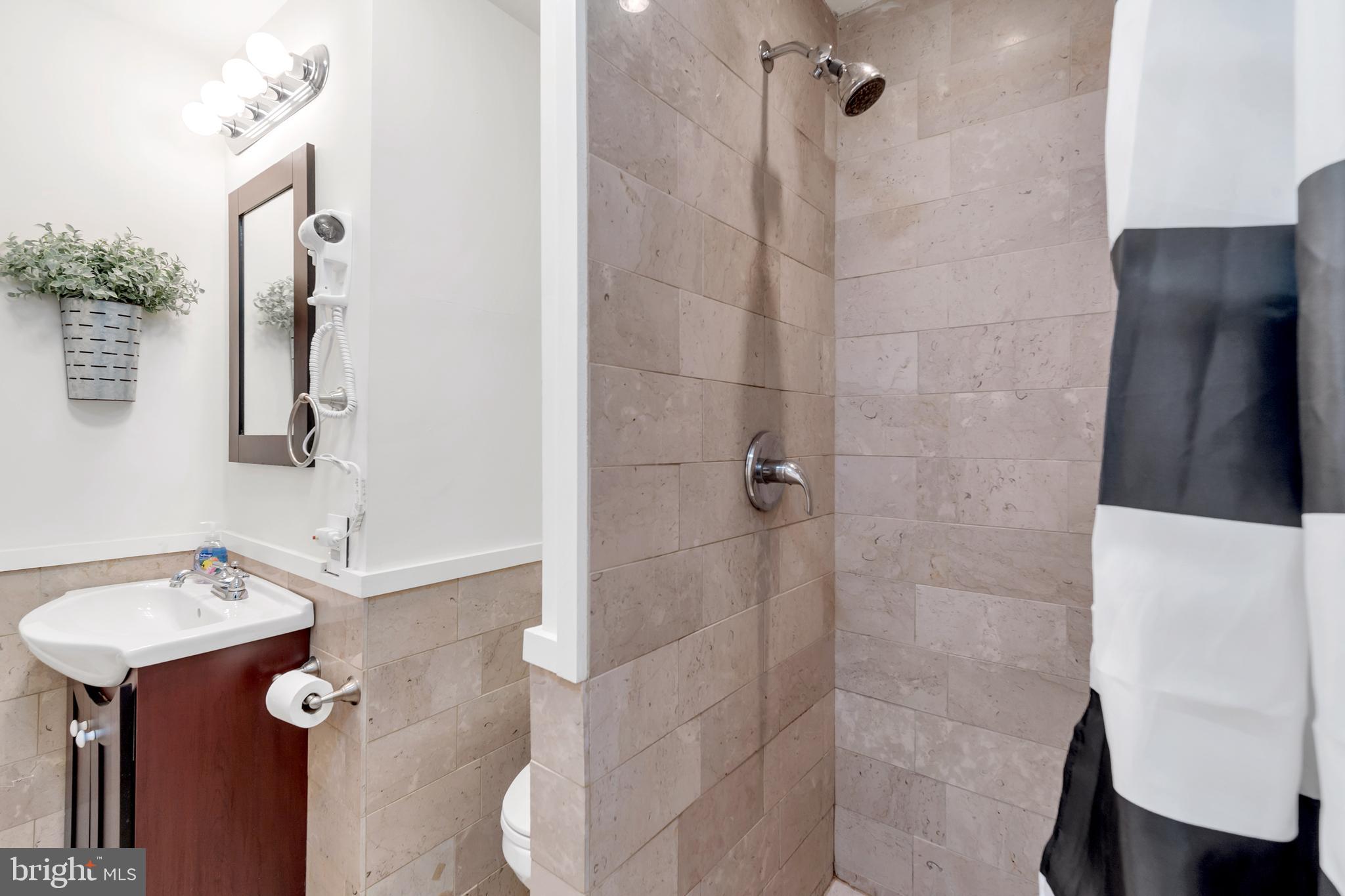 2134 LOCUST STREET 1F