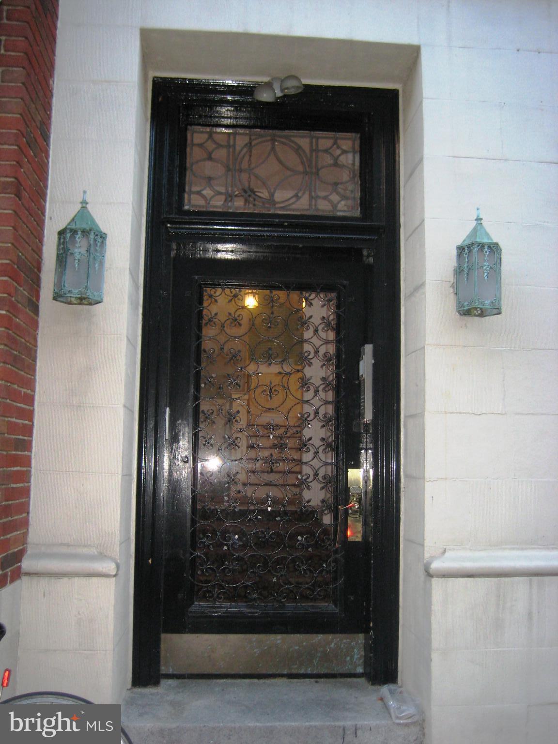 2134 LOCUST STREET 1F