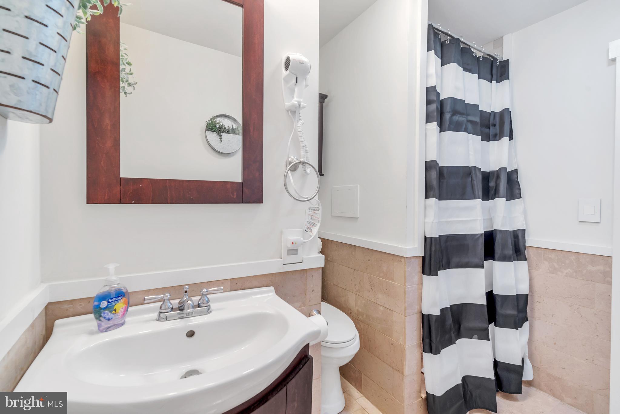 2134 LOCUST STREET 1F