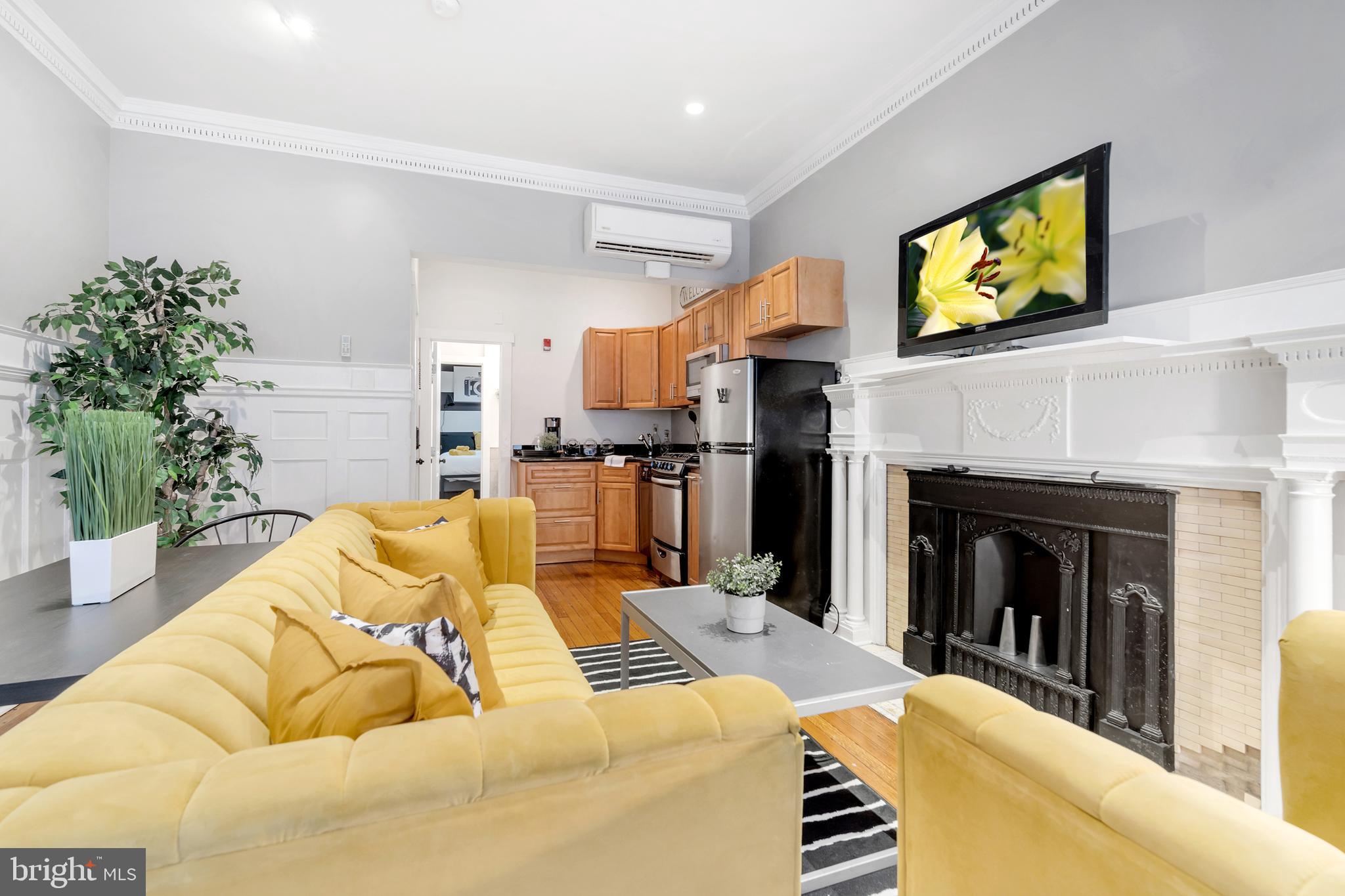 2134 LOCUST STREET 1F