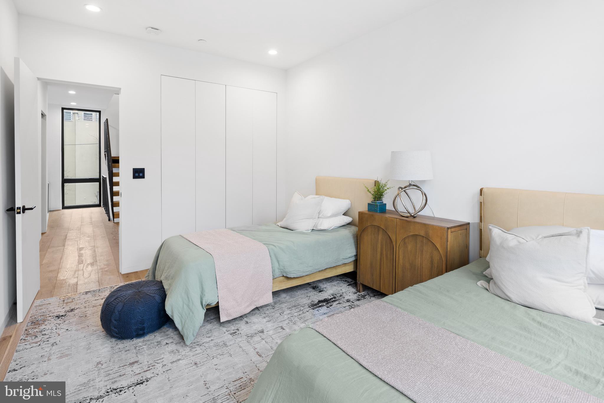 1430 KENILWORTH STREET