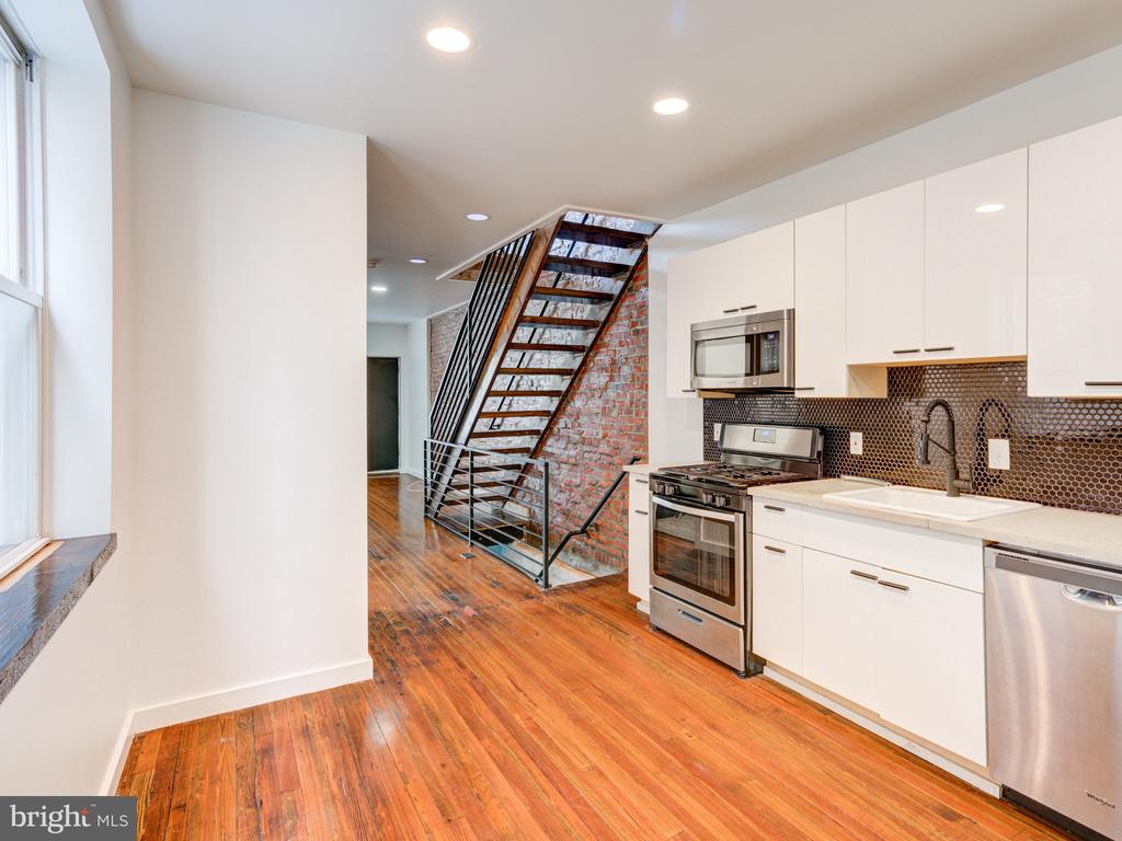 2316 E CAMBRIA STREET