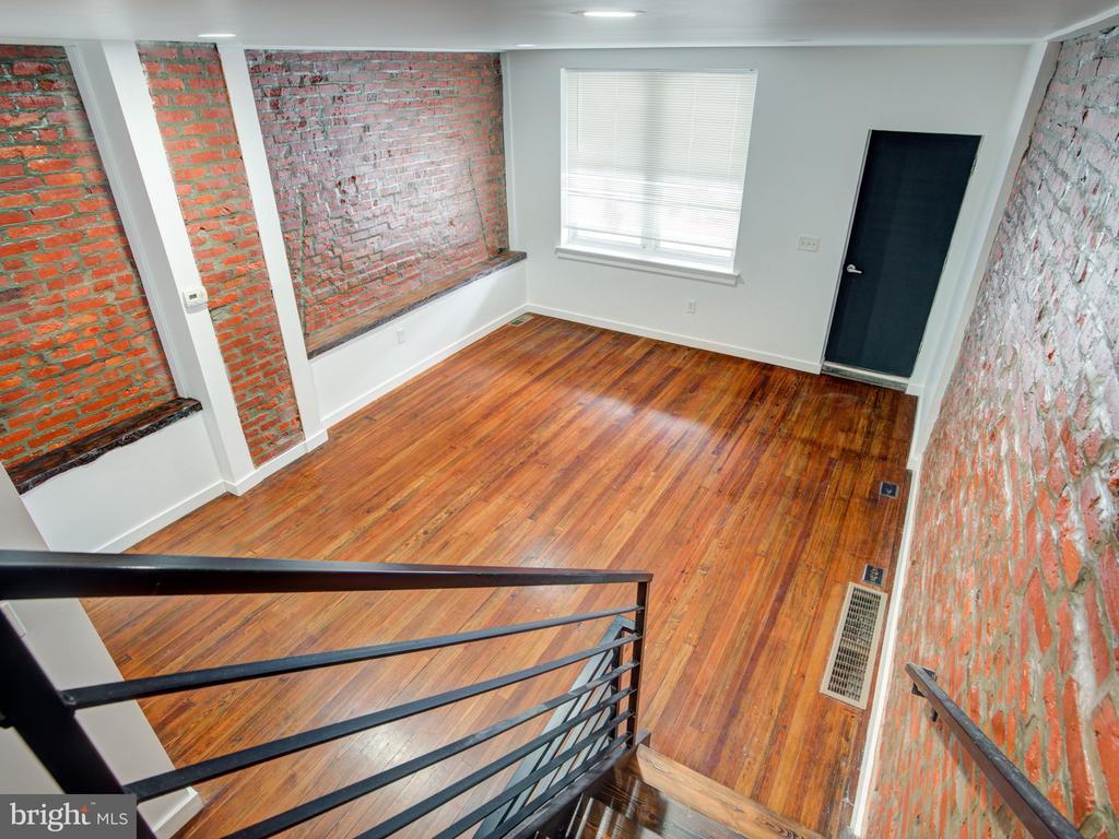 2316 E CAMBRIA STREET