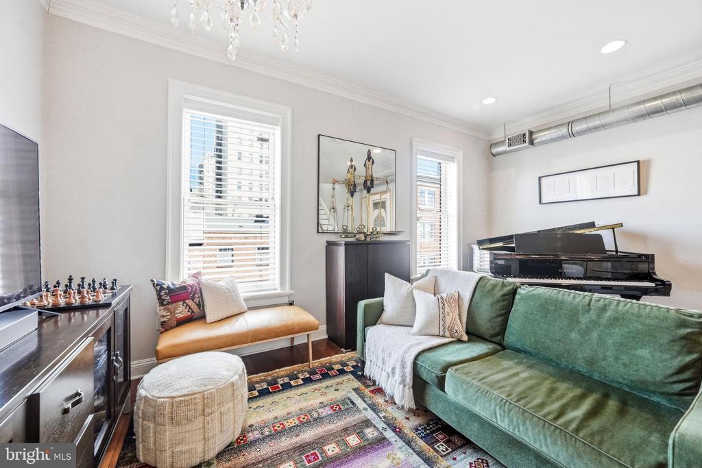 1906 PINE STREET 00 4