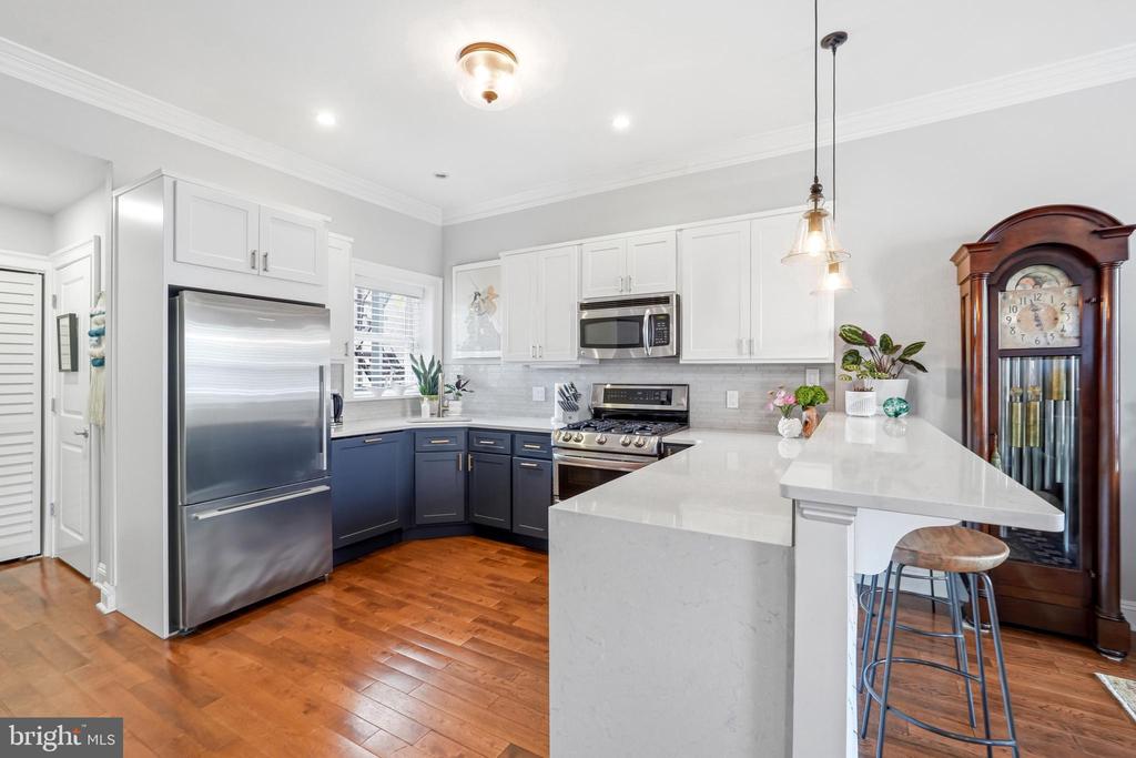 1906 PINE STREET 00 4