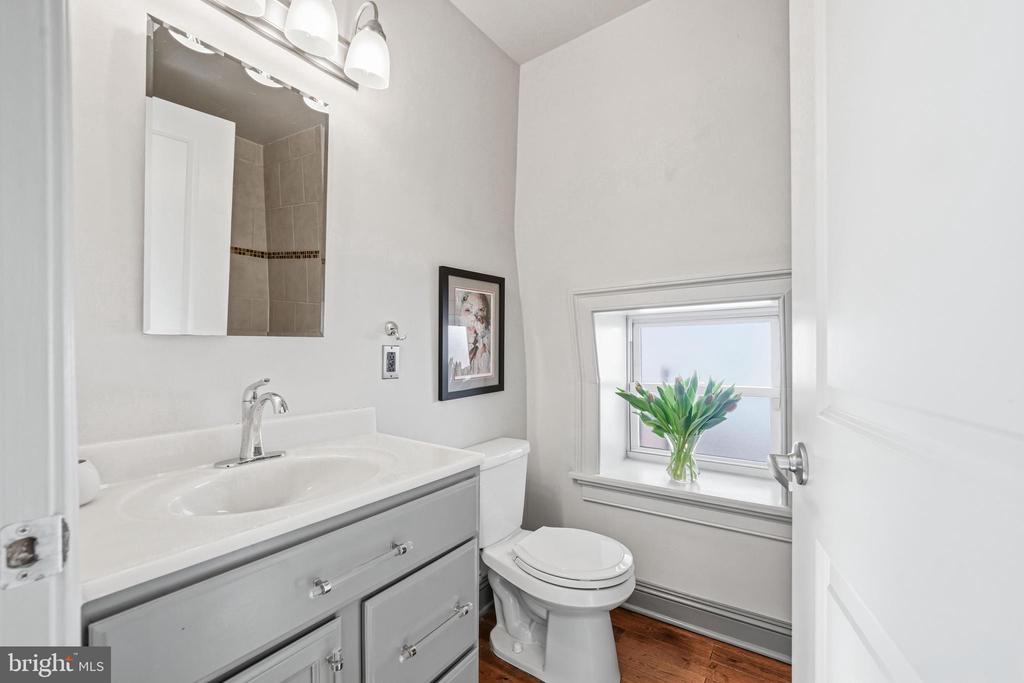 1906 PINE STREET 00 4