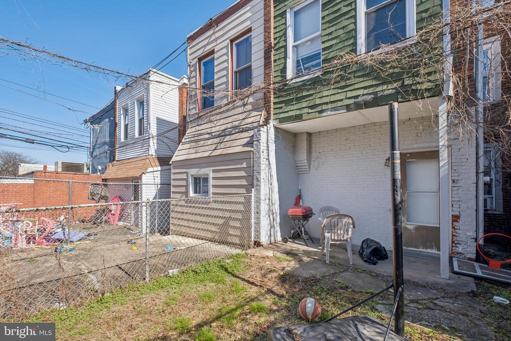 1379 NARRAGANSETT STREET