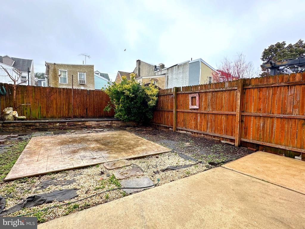 1108 E OXFORD STREET