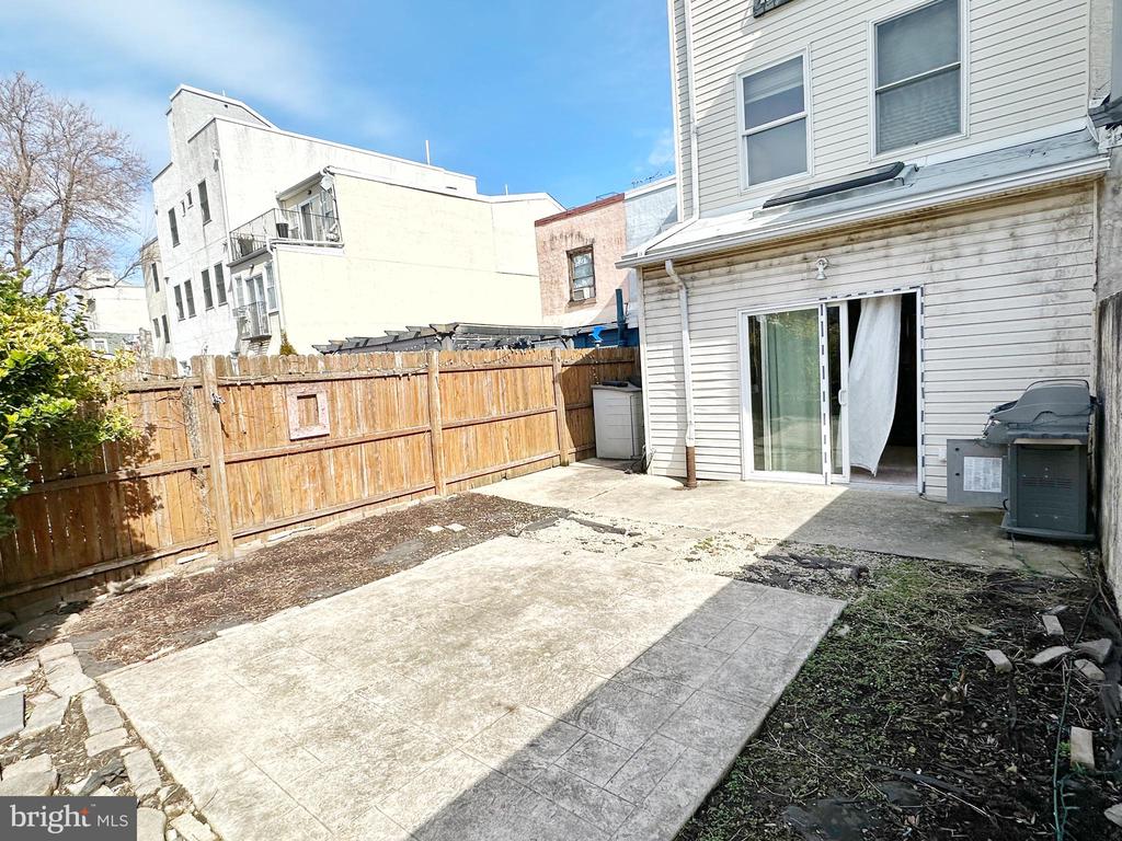 1108 E OXFORD STREET