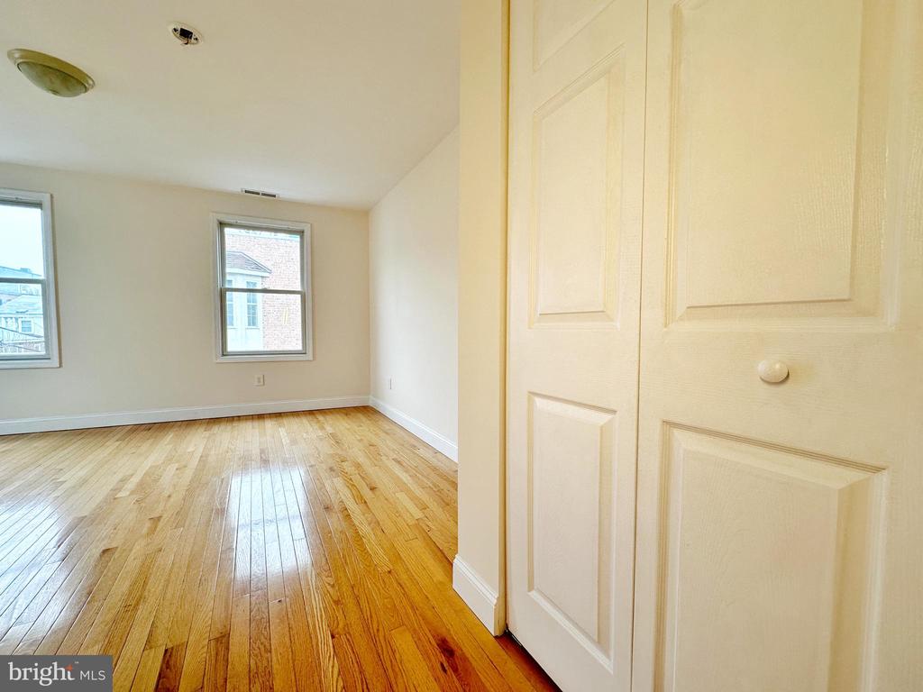 1108 E OXFORD STREET