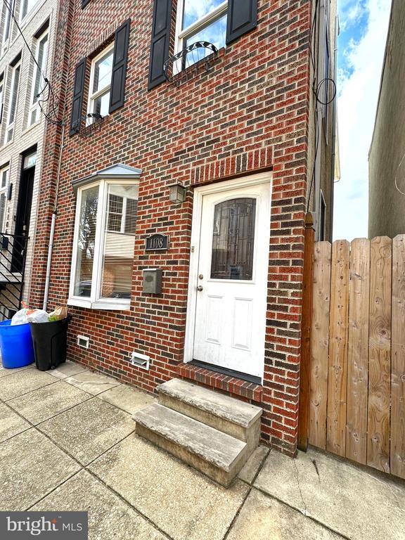 1108 E OXFORD STREET