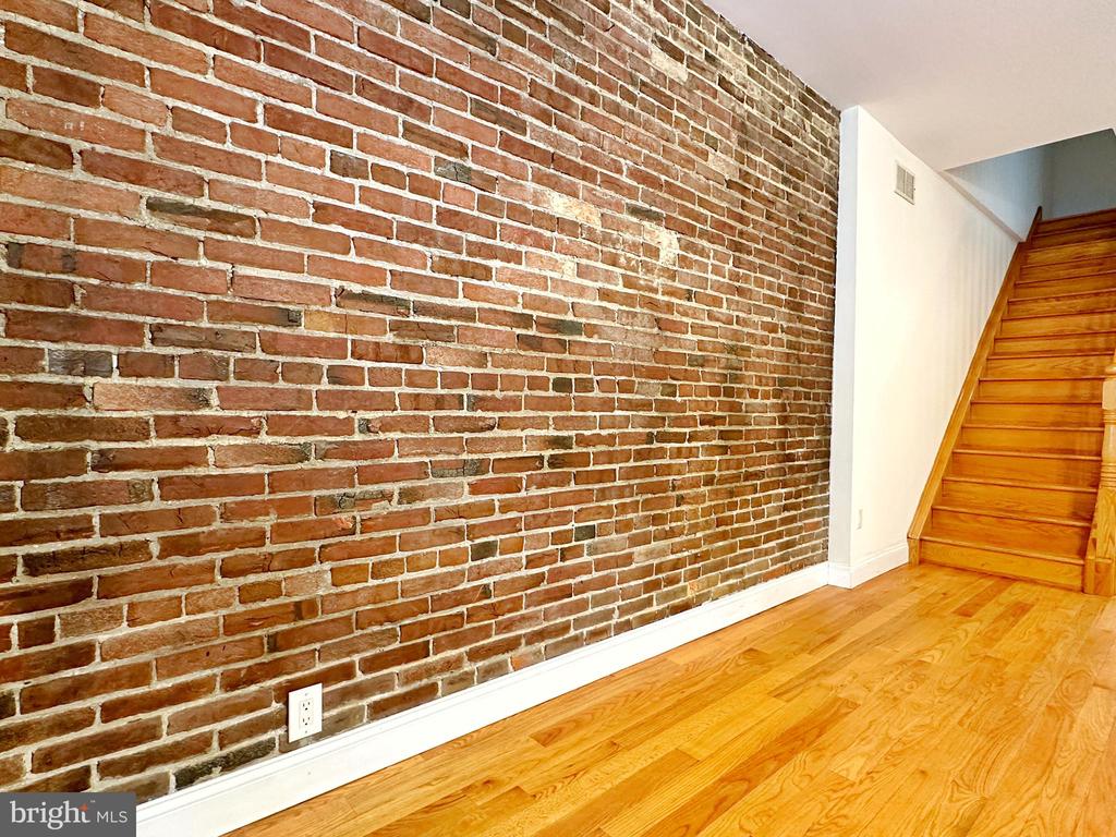 1108 E OXFORD STREET