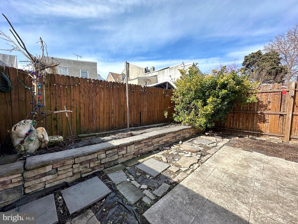 1108 E OXFORD STREET