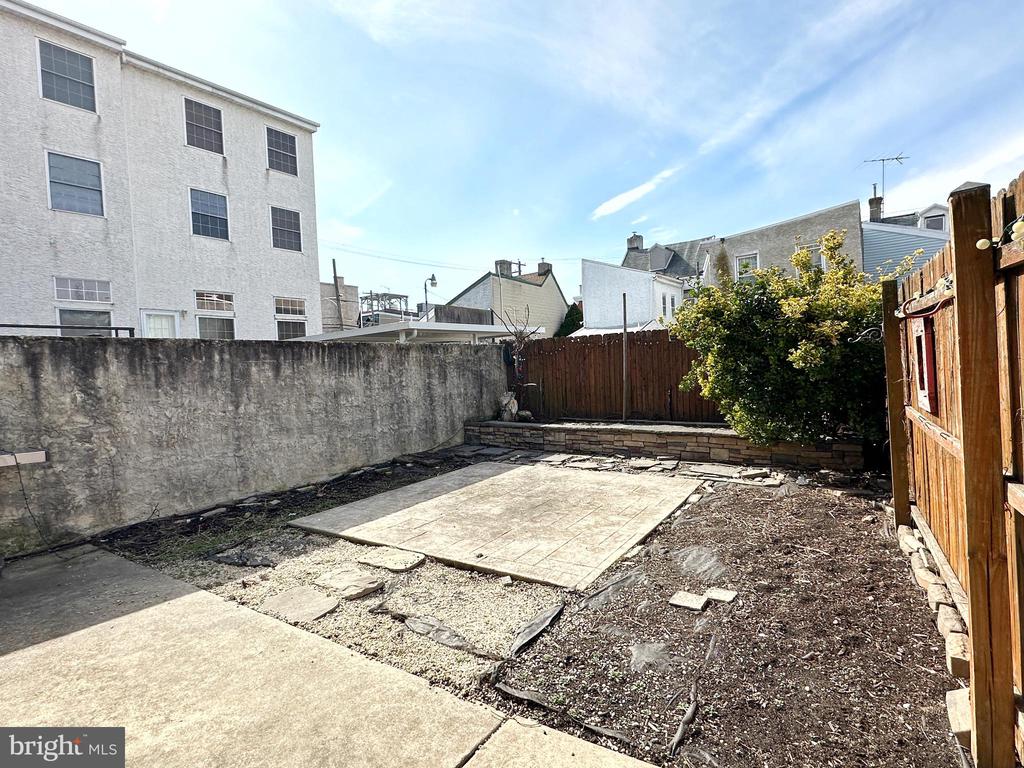 1108 E OXFORD STREET