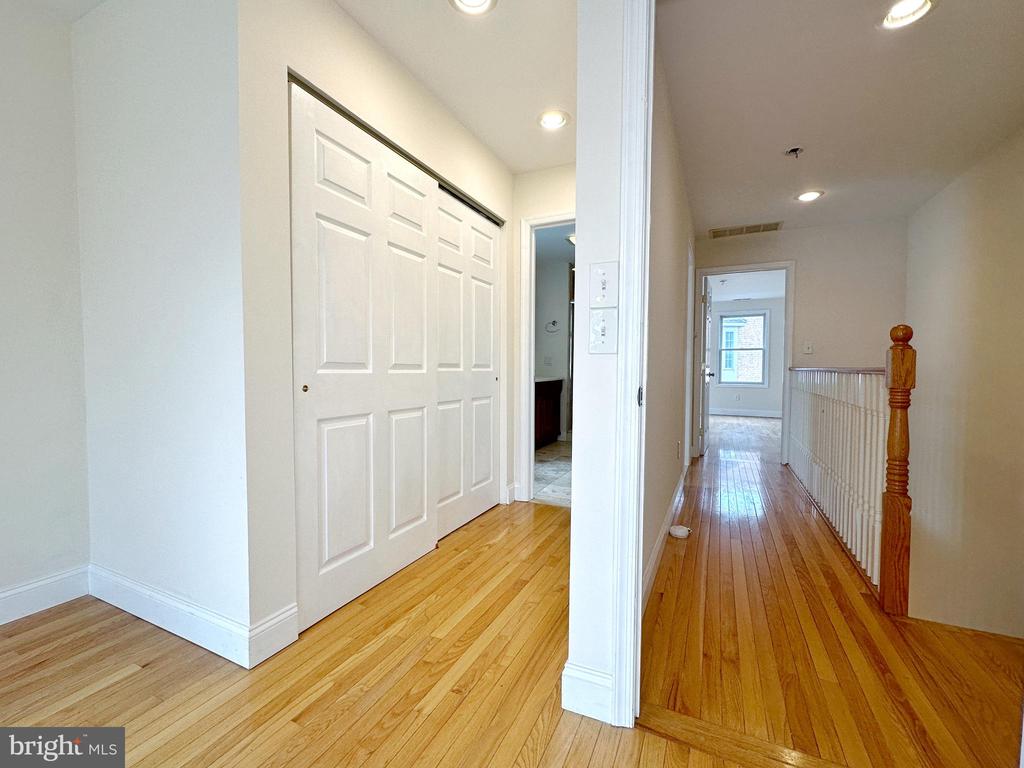 1108 E OXFORD STREET