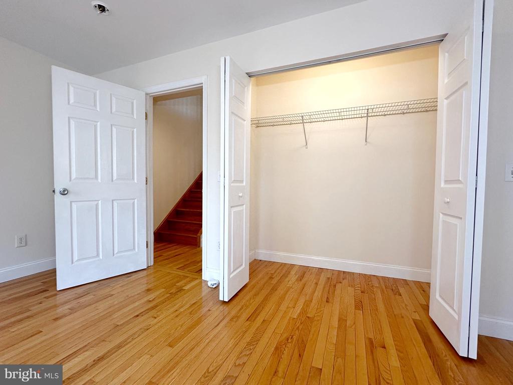 1108 E OXFORD STREET