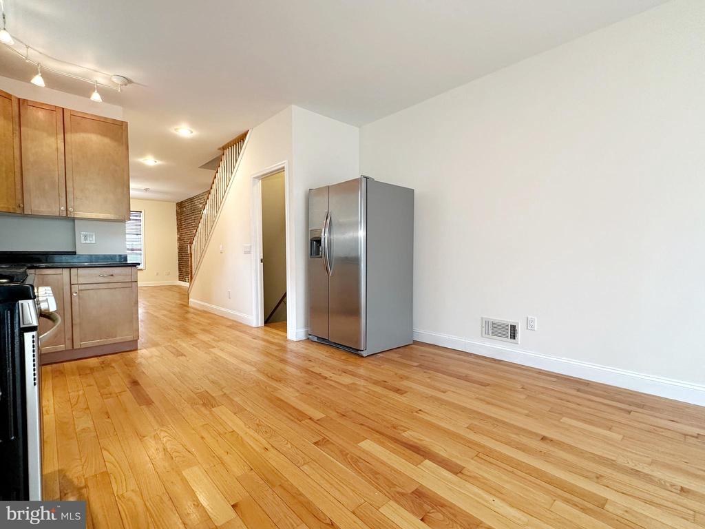 1108 E OXFORD STREET