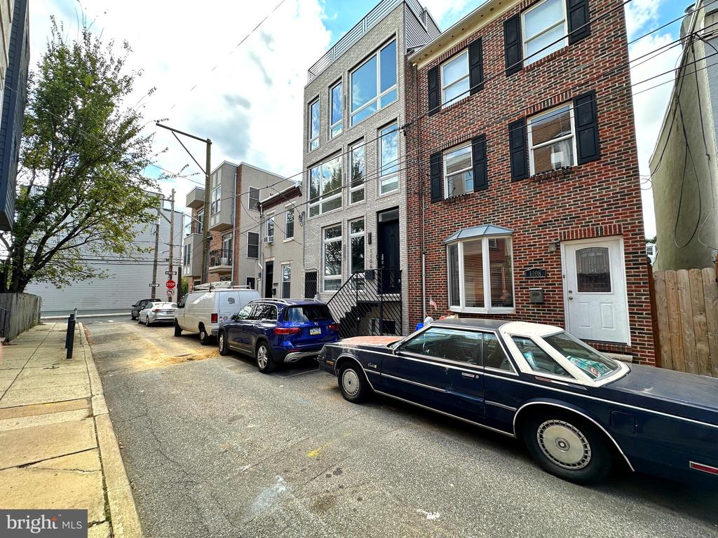 1108 E OXFORD STREET