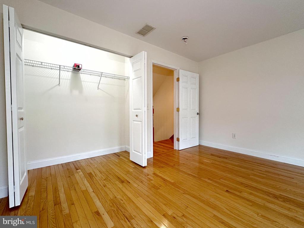 1108 E OXFORD STREET