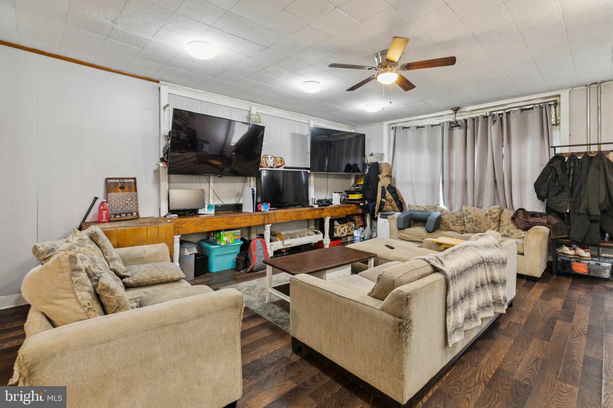 2638 E LEHIGH AVENUE