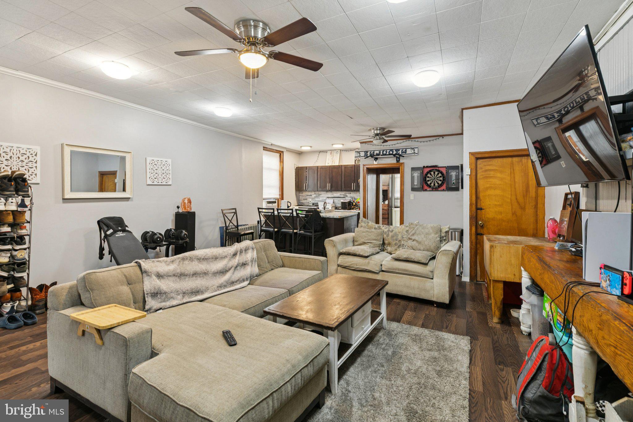 2638 E LEHIGH AVENUE