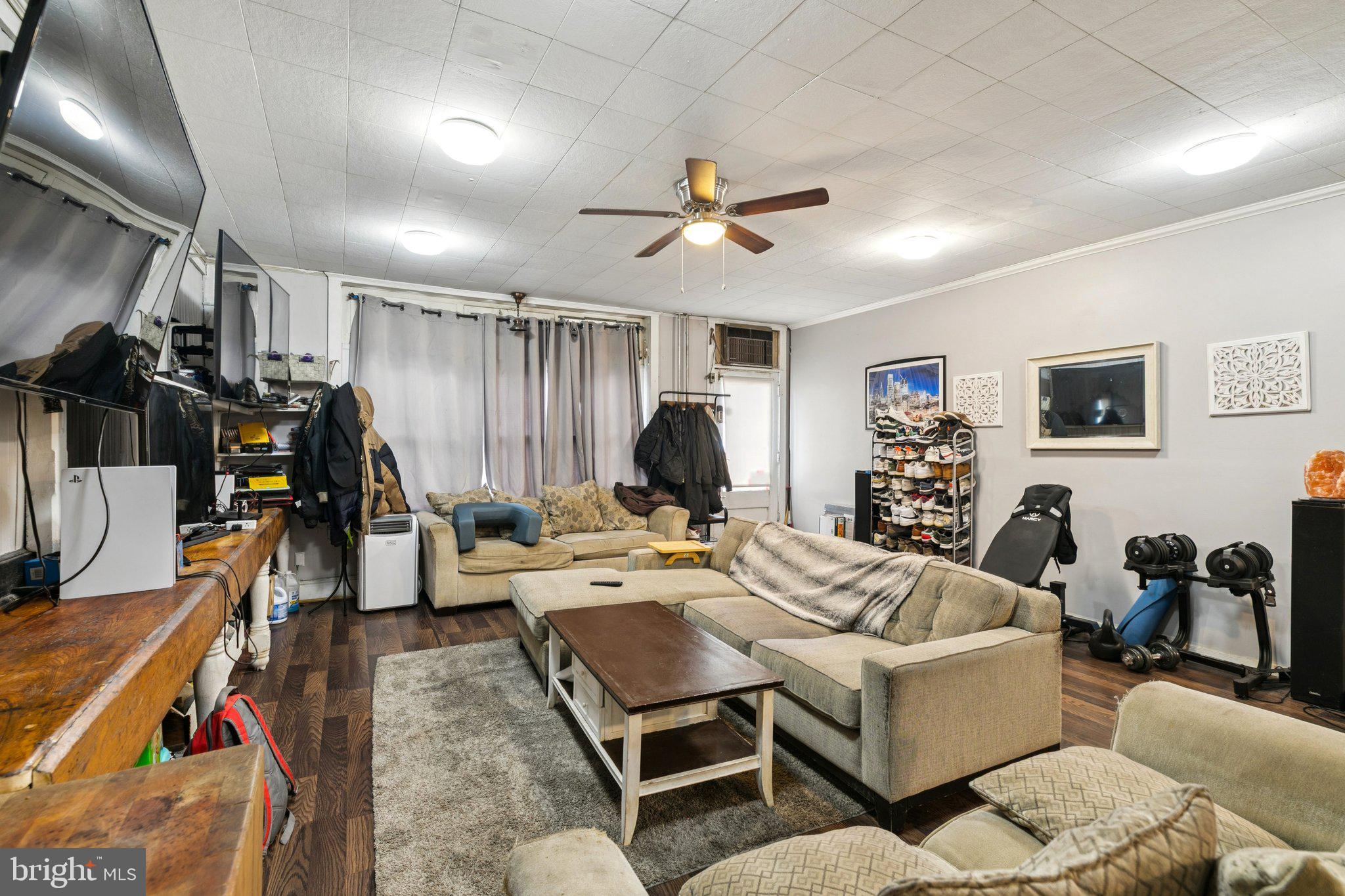 2638 E LEHIGH AVENUE