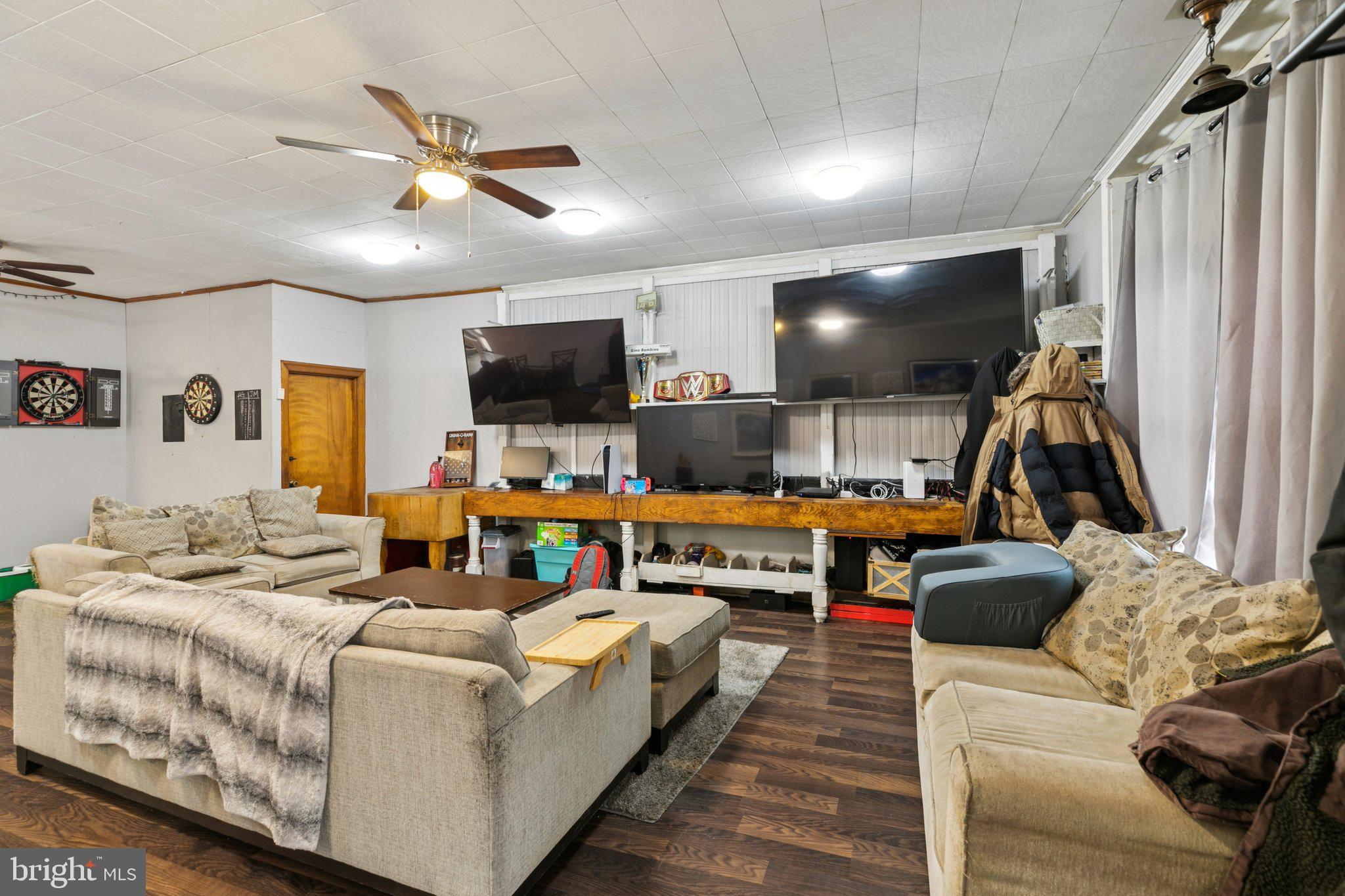 2638 E LEHIGH AVENUE