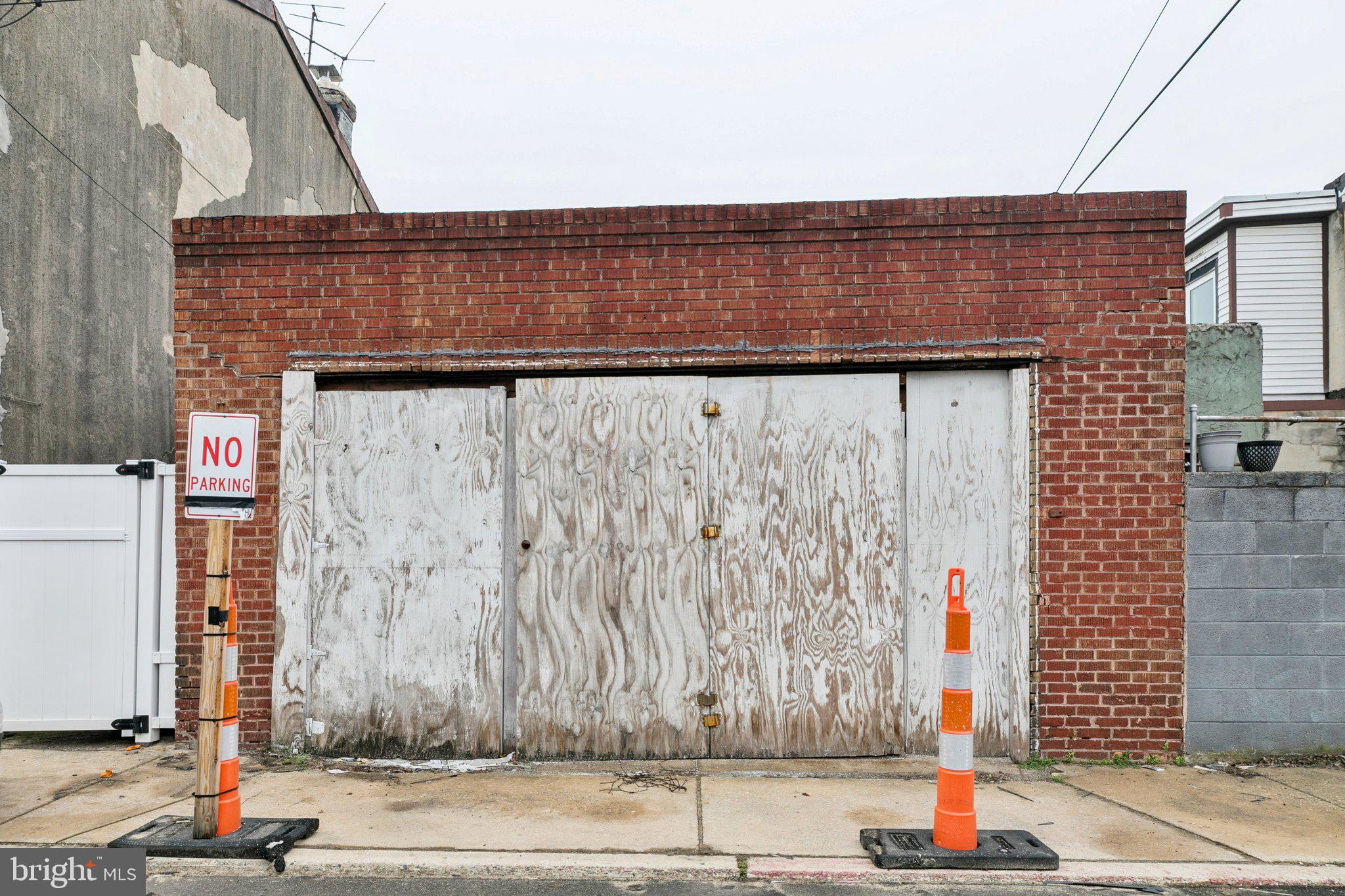 2638 E LEHIGH AVENUE